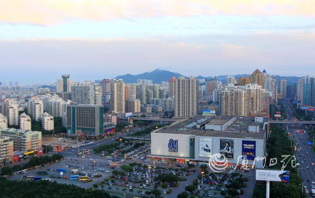 2001年sm城市广场和火车站禹洲世贸商城的开业,则开启了购物中心和