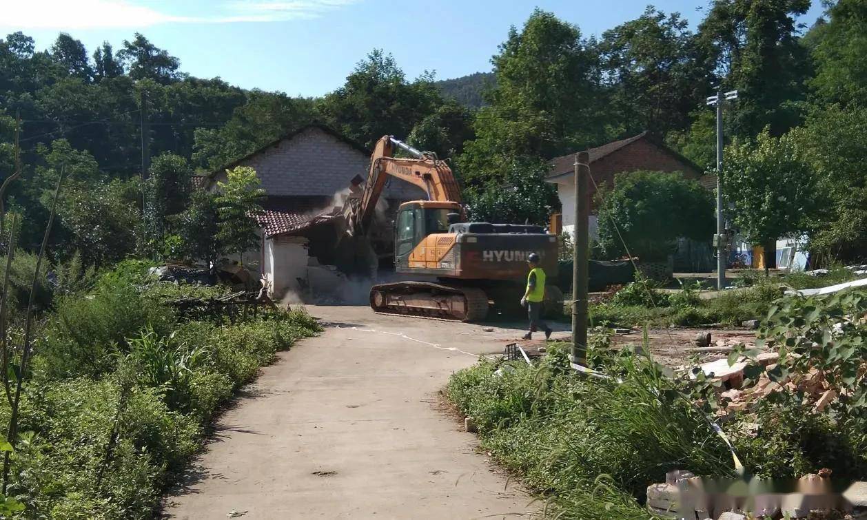 澧县火连坡镇:三元矿征拆倒房工作正式启动 首批房屋顺利拆除
