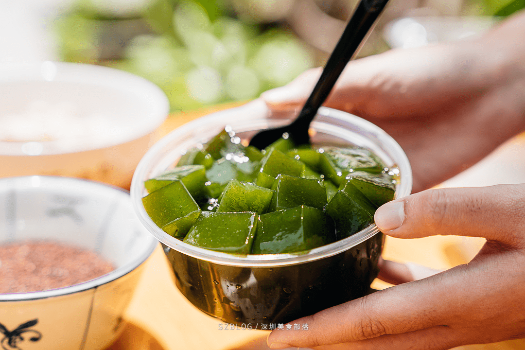 "为了这碗绿凉粉,我甘愿爬了一次山"