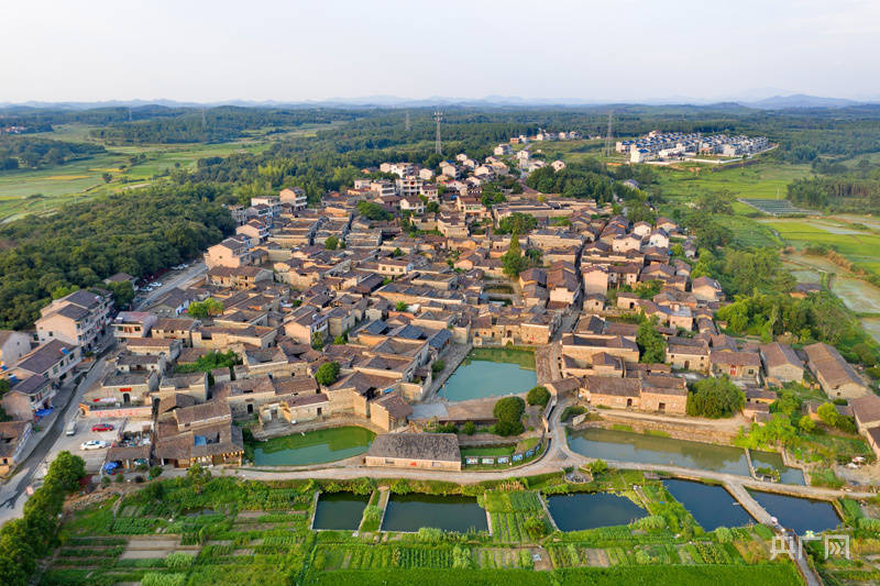 【航拍赣鄱】夏日古村处处景 古风古韵满乡愁