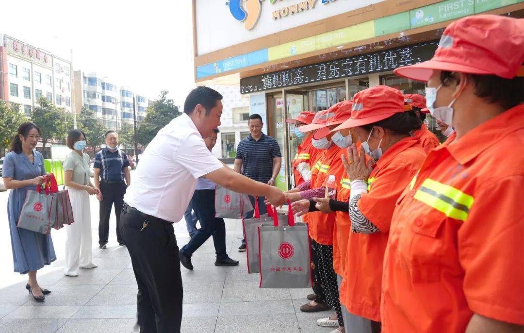 唐敦浩带队开展慰问活动