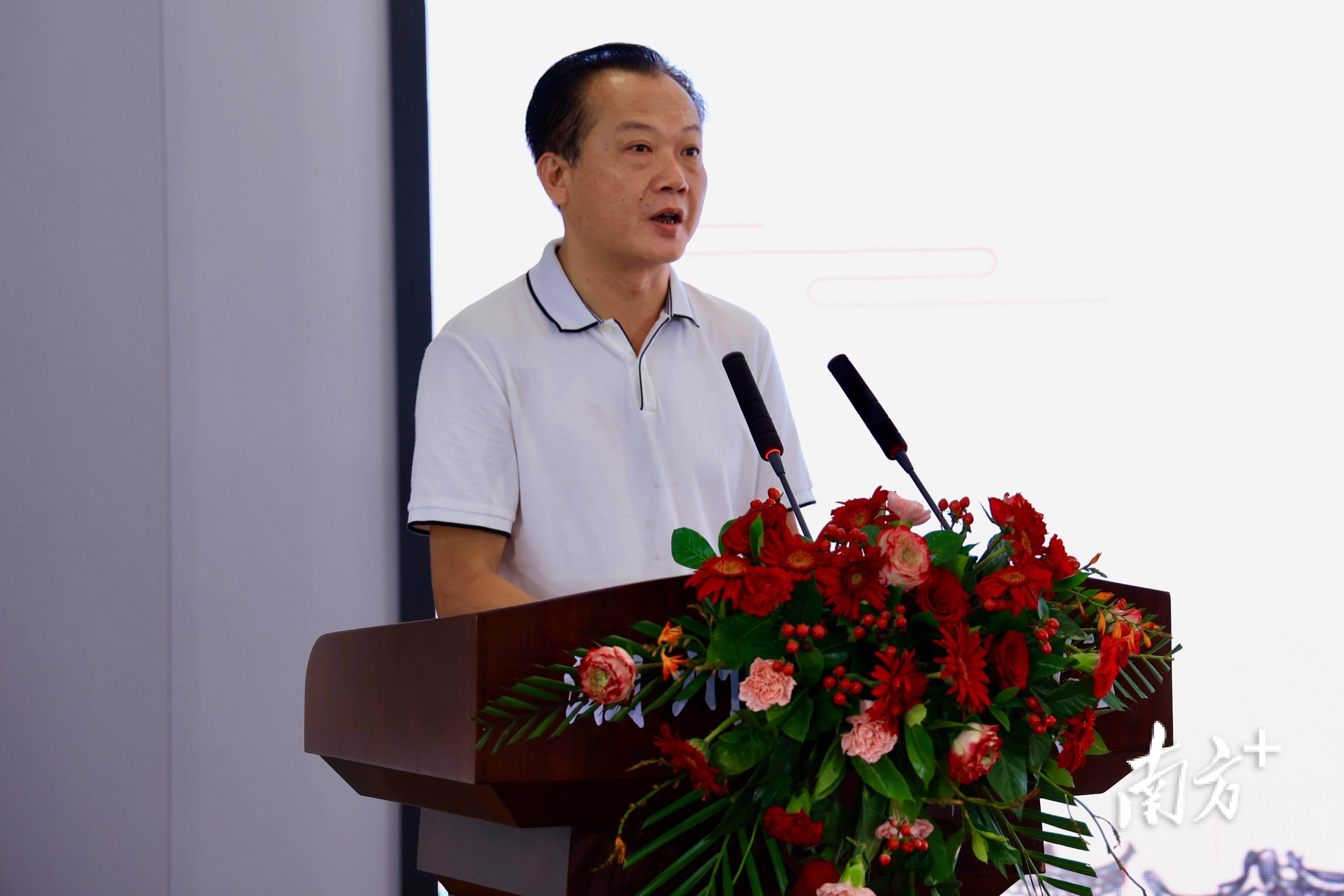 潮州市人社局党组书记,局长张广贤介绍活动具体情况.