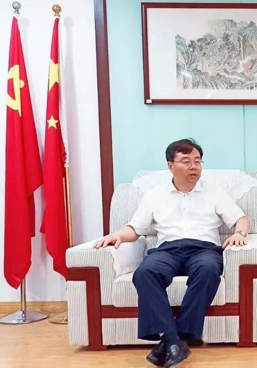 鲍文明,男,汉族,1966年3月生,吉林辽源人,中共党员,研究生学历.