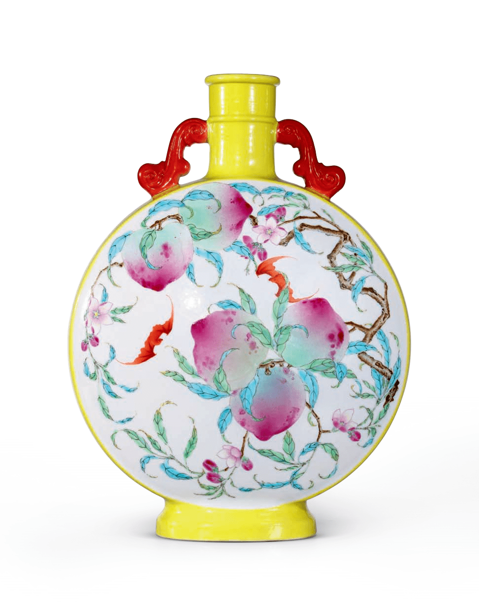 拍卖背后的故事雍正御制洋彩柠檬黄地开光九桃纹宝月瓶2829万元落槌