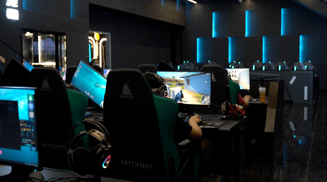 武汉绿树电竞(人信汇店)前来报道!