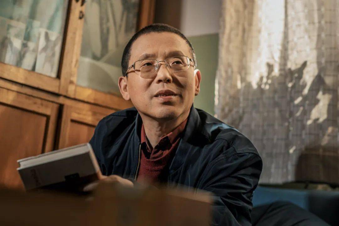 柳建伟谈枕边书