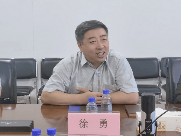 中韩长春国际合作示范区党工委书记徐勇一行到吉大一院调研交流