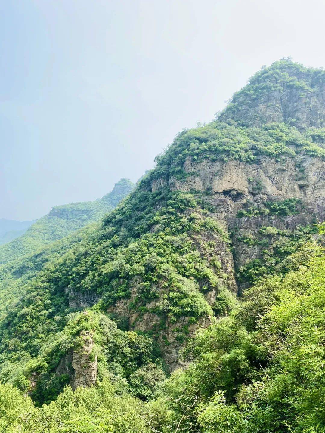 老龙窝在房山区和门头沟区交界处东距门头沟大峪约32公里