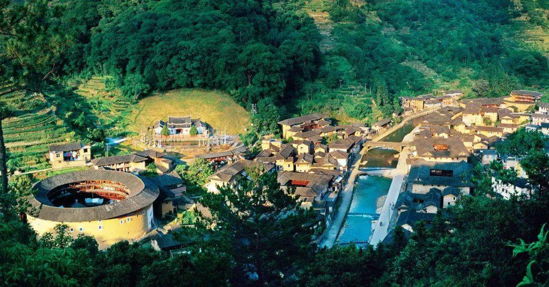 位于中国首批历史文化名村,首批中国最佳景观村落的南靖县书洋镇,梅林