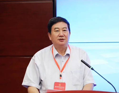 集团农牧食品企业中国区副董事长董忠,中国侨商会副会长王邦侃,徐江华