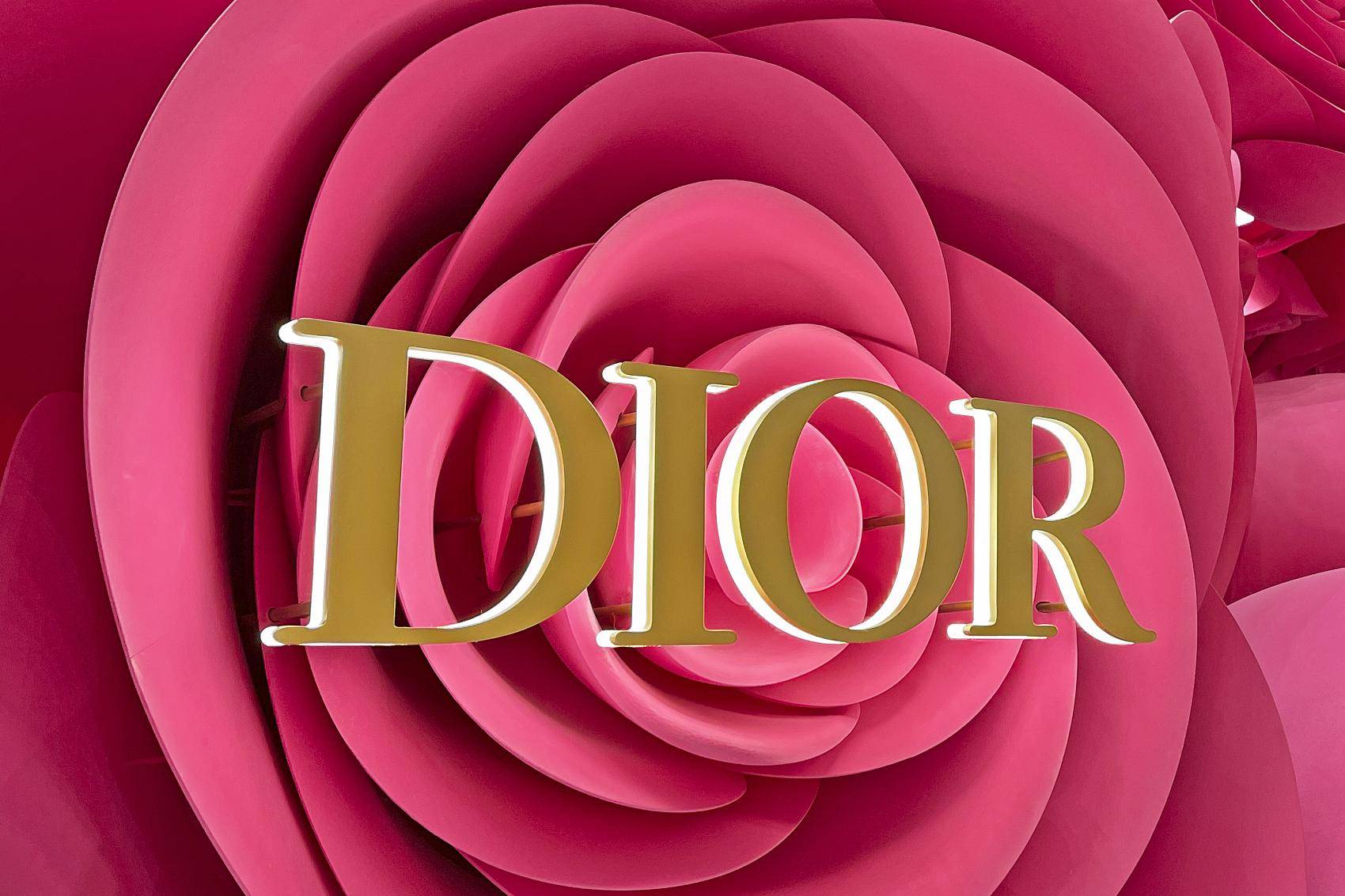 马面裙后迪奥再曝抄袭中国元素此前仅下架产品回复感谢关注