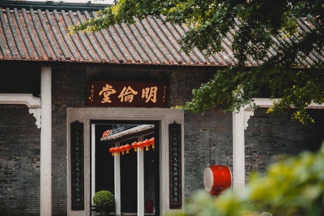 接下来才是正式"拜师求学",地点在大成殿一侧的明伦堂.