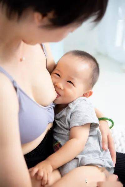 2022年世界母乳喂养周母乳艺术照展播合集