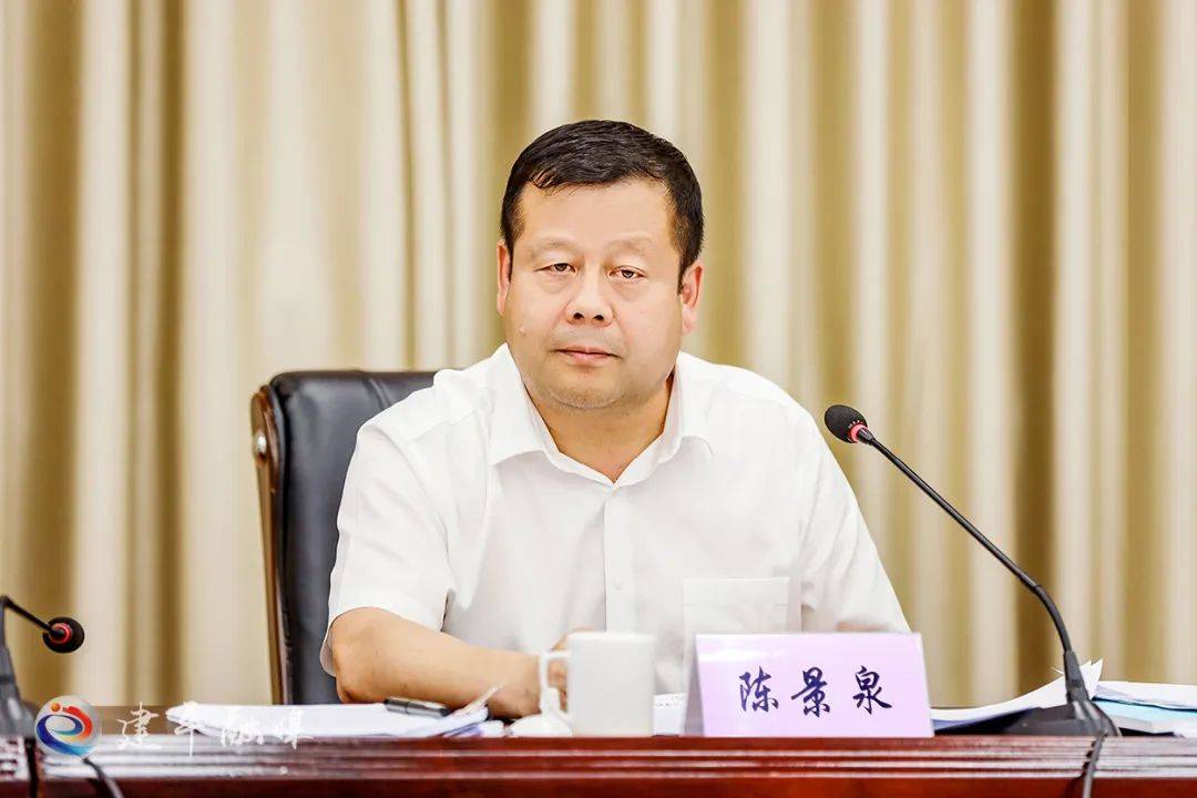 陈景泉指出,政府部门是推动全县经济发展的中坚力量