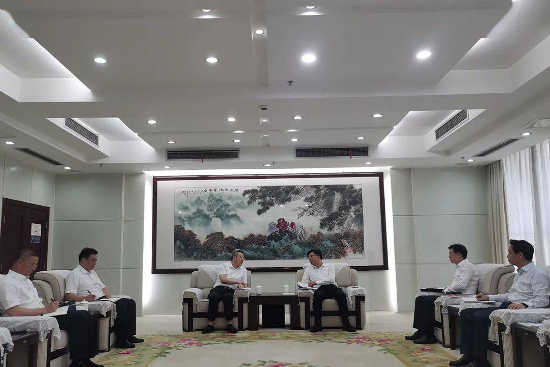 胡亚波感谢省地质局多年来对十堰发展的大力支持.