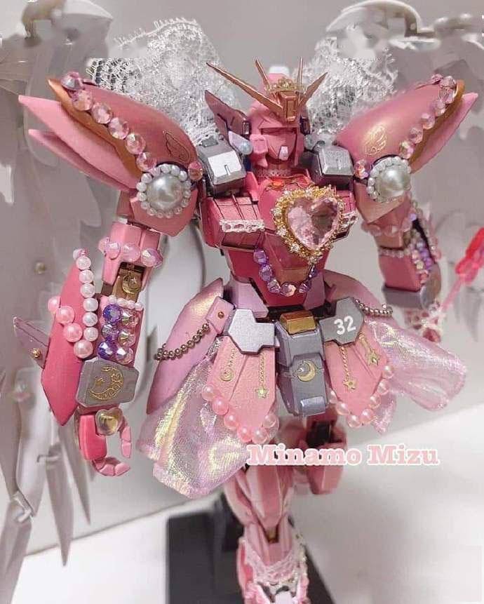 女高达玩家改造粉色飞翼高达模型_感觉_女性_台模