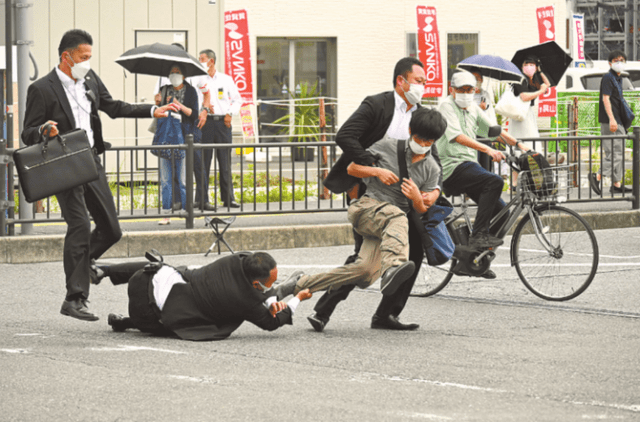 日本警方公布安倍遇刺安保细节：警察被分散注意力未察觉枪手