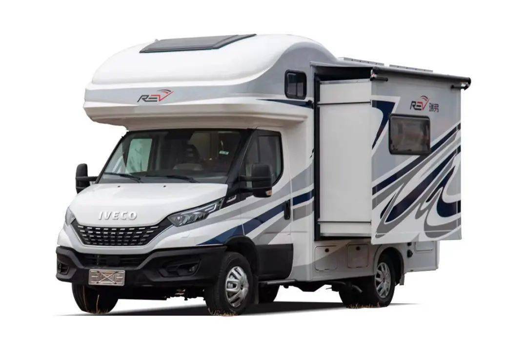 依周好车瑞弗s820双拓展房车侣行夫妇同款全家长途旅行就选它