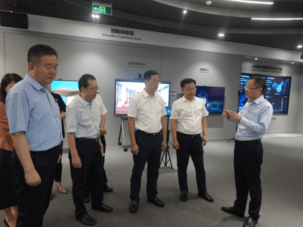 省人大常委会秘书长惠新安来青联系代表、慰问省人大常委会机关下派干部