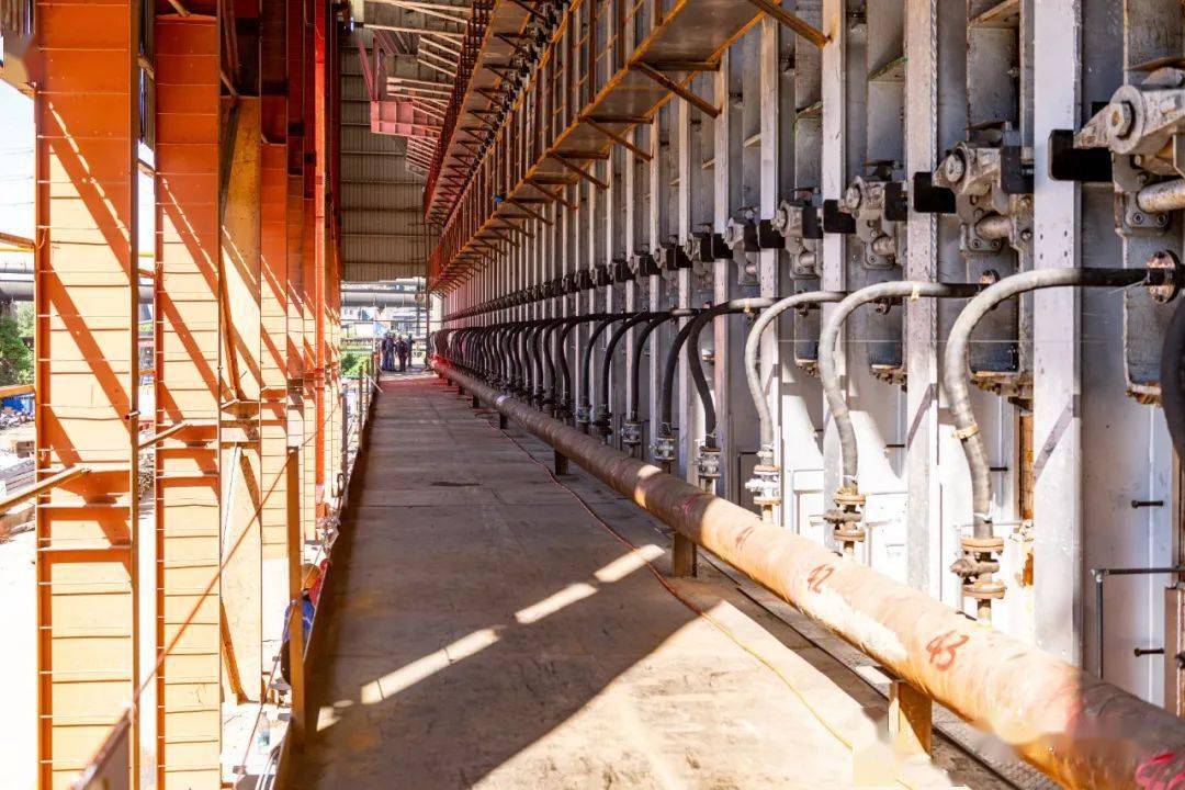 焦炉砌筑期间,同步完成蓄热室格子砖摆放,蓄热室封墙砌筑等关键工作;7