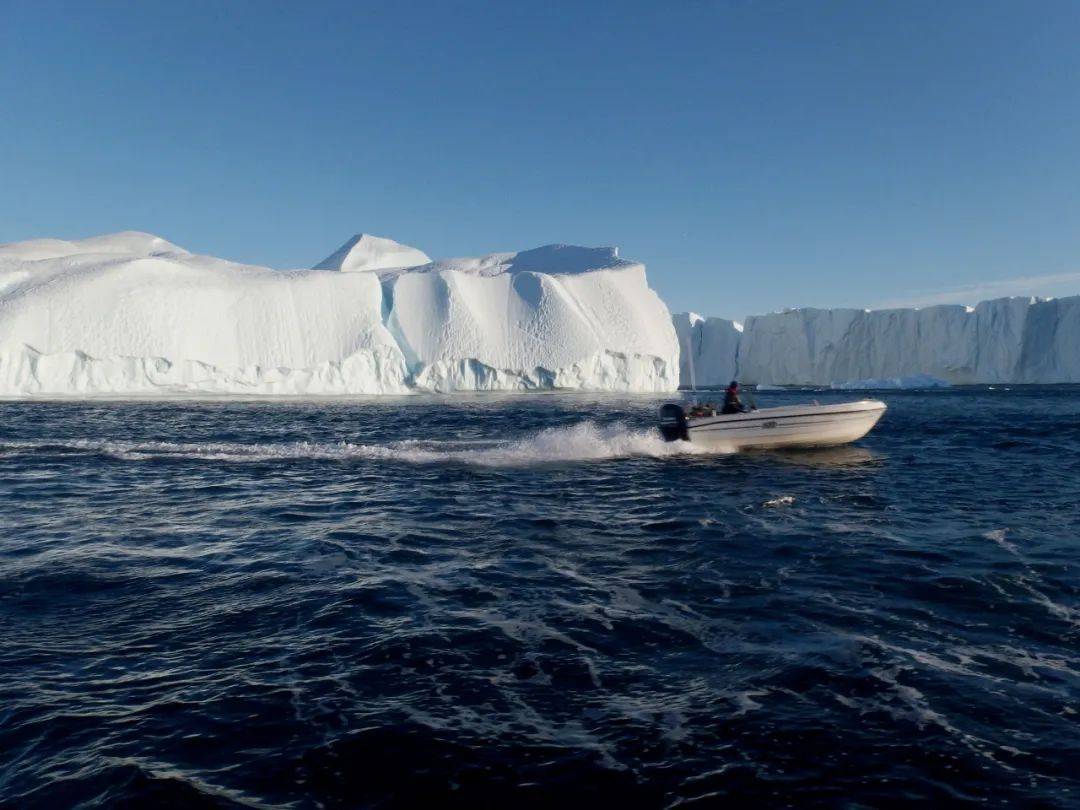 出动直升机无人机，比尔·盖茨等亿万富翁涌入格陵兰岛“寻宝”