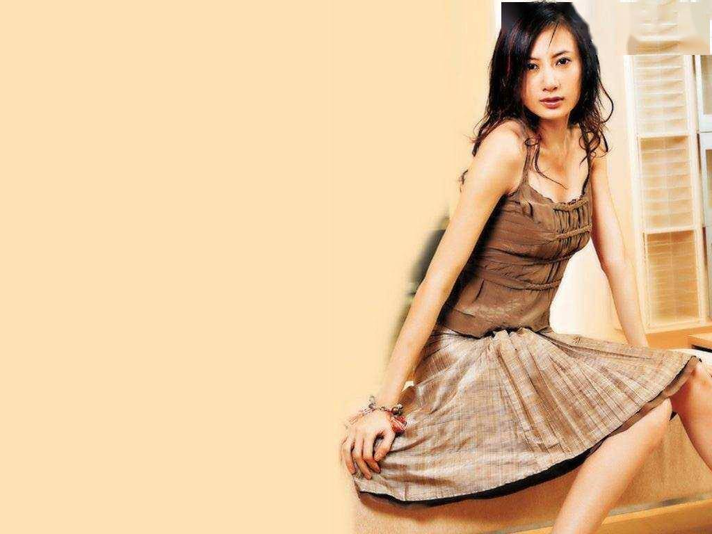 带娃的她不时地会出席圈中好友的聚会，每次现身总能够成为全场的焦点。 近日，黄依汶在社交平台晒出儿子陈