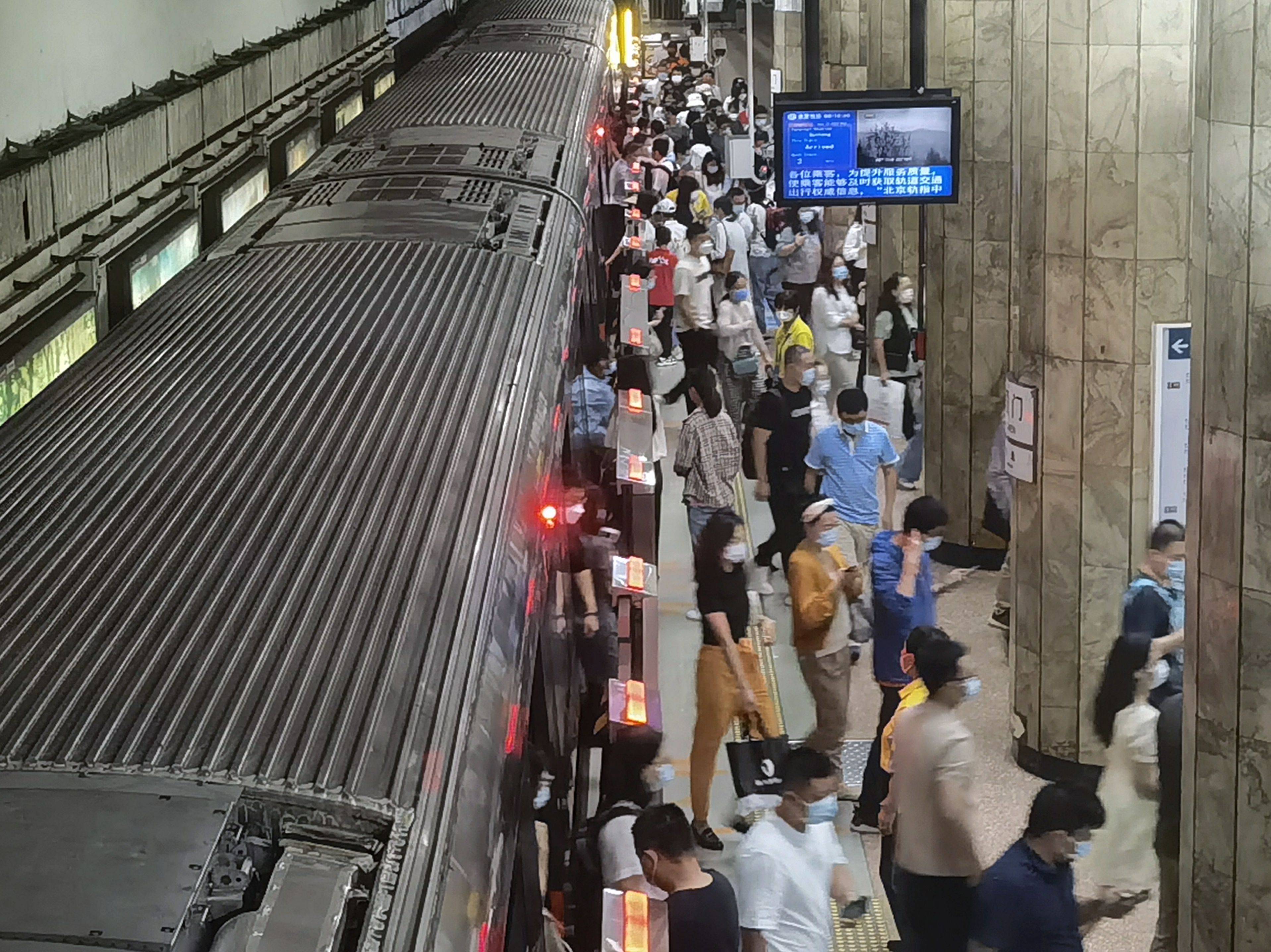 今日早高峰，北京地铁2号线已加强站台安全监督