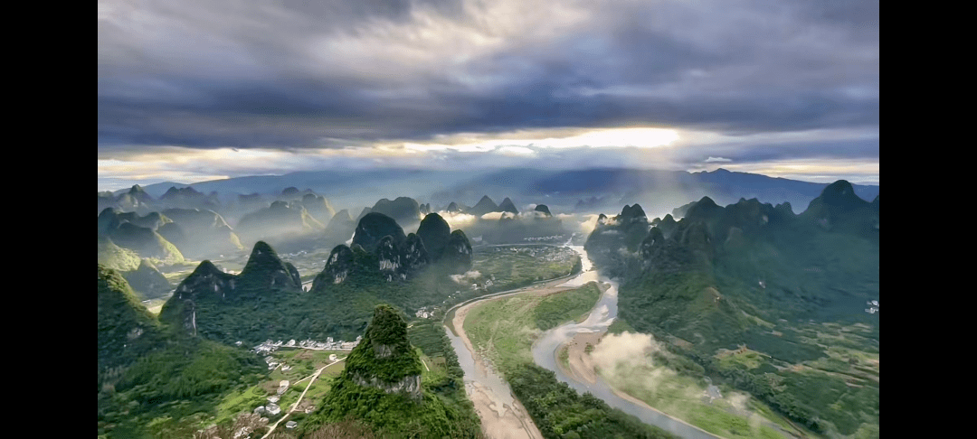 云开见日，山水惊艳！桂林此景让全国网友感叹“太哇塞了”