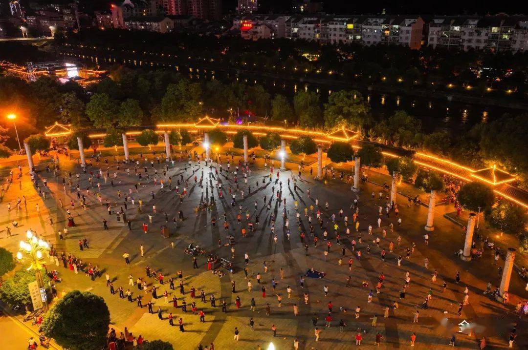 天柱:开启夜间娱乐"盲盒"