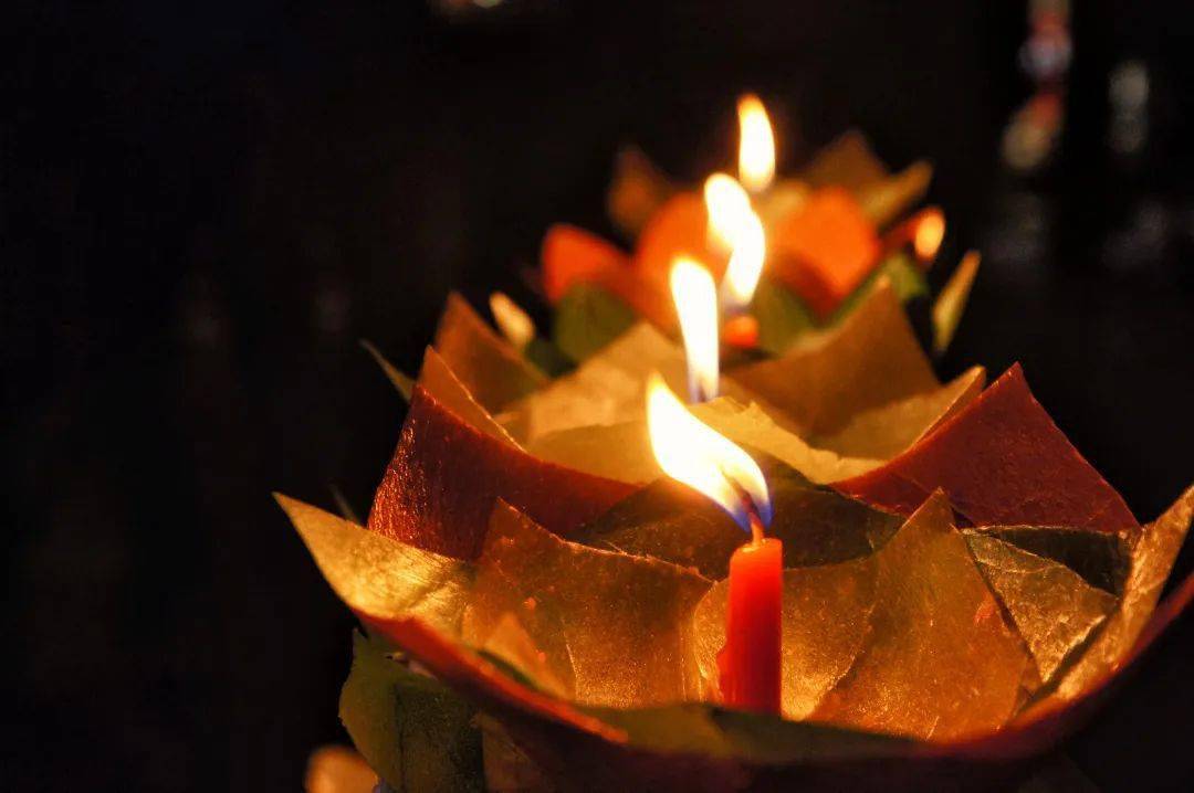 节日中元寄哀思灯下念故人