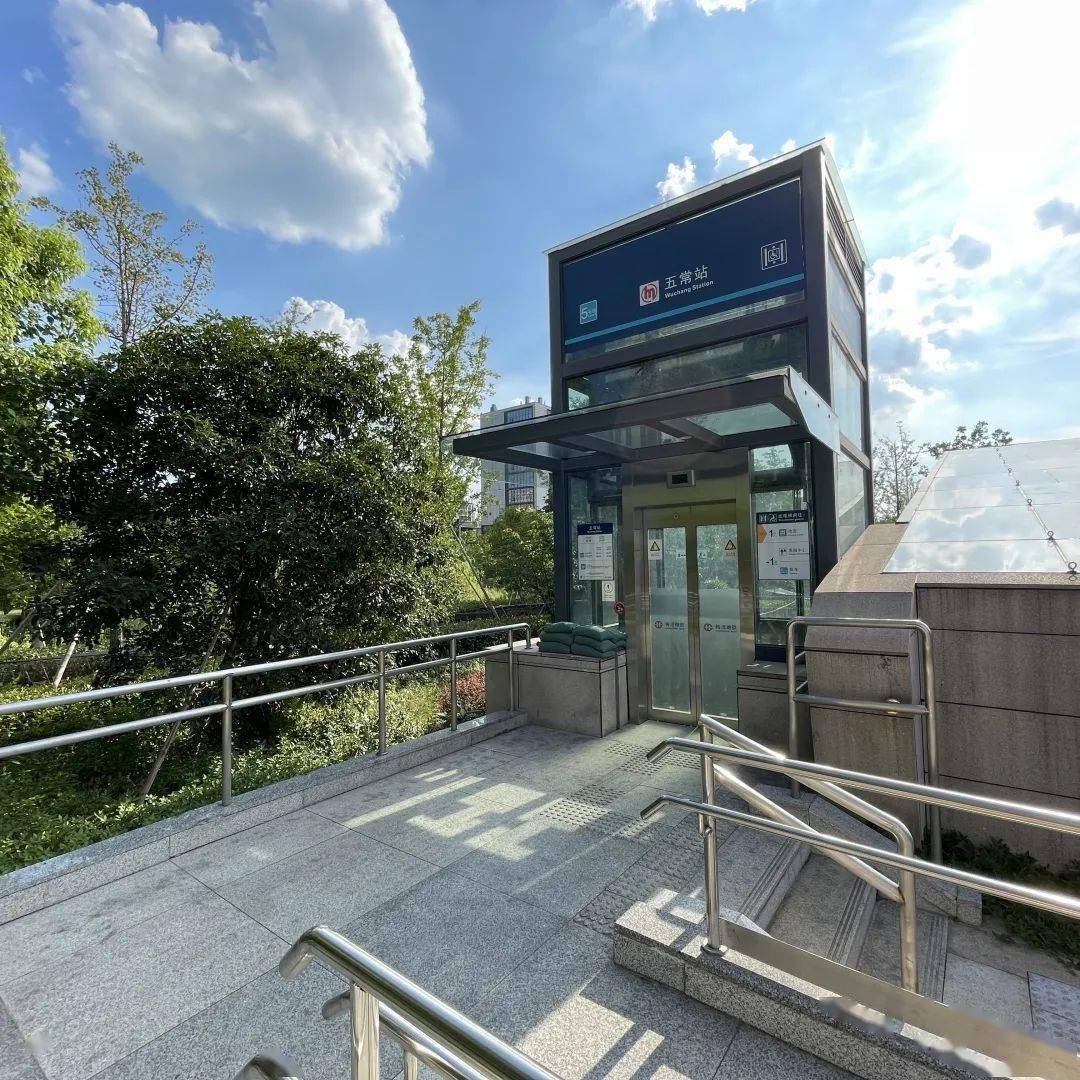 儿童乘坐地铁注意事项_婴儿车_乘客_电梯