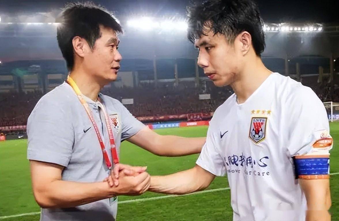 蒿俊闵选择在上个赛季的下半程,追随李霄鹏加盟了武汉长江队