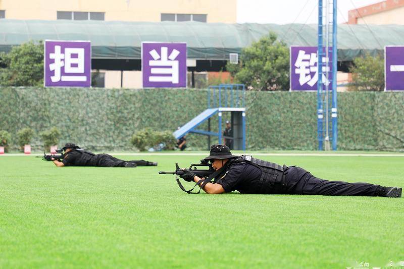组图|走进警营 直击临沂特警训练现场_时畅_刘元迪_射击