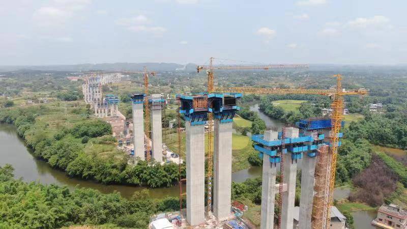 渝遂复线高速小安溪最长桥梁开始连续刚构现浇施工_高速公路_作业