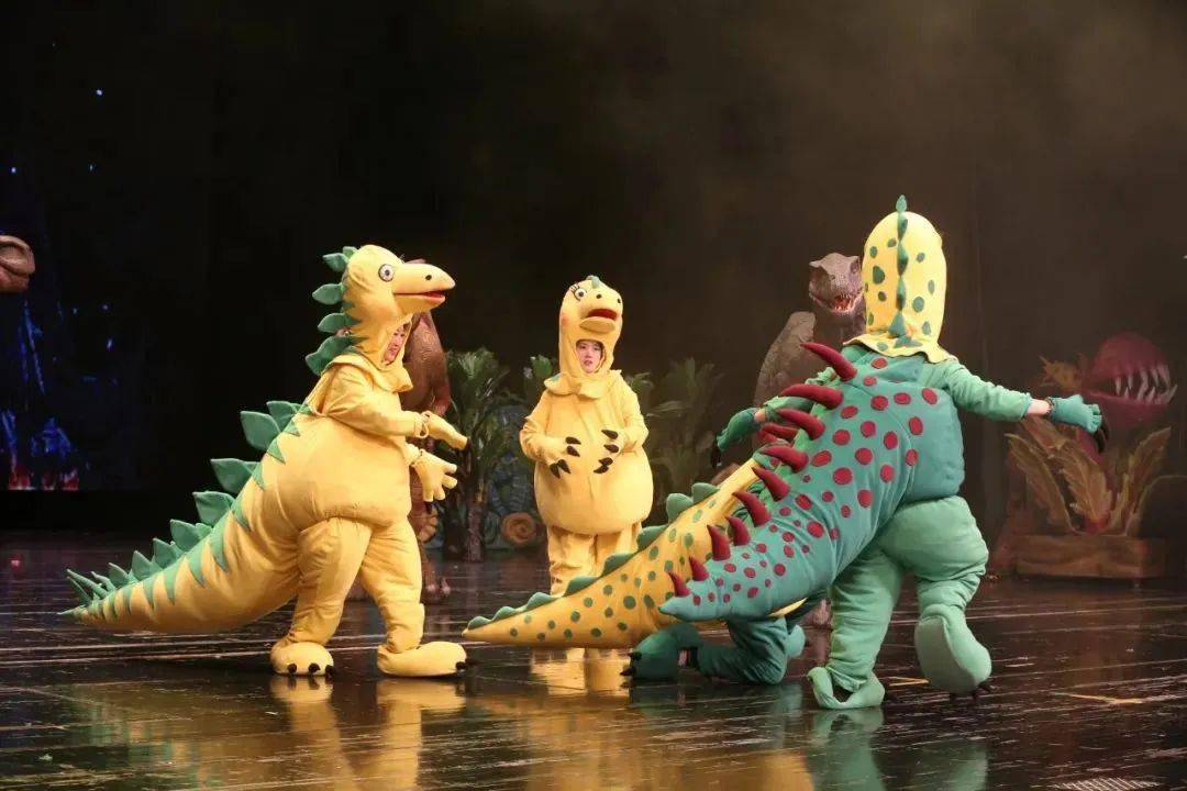 与远古恐龙来一次零距离接触!_演出_孩子_故事