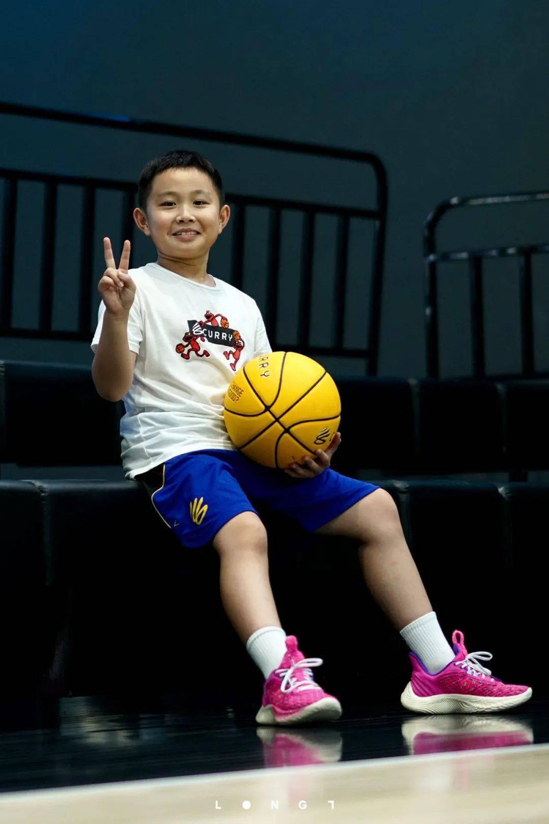 当中国 "小库里" ,遇到一双 "小学生"_curry_宋奕宏_篮球