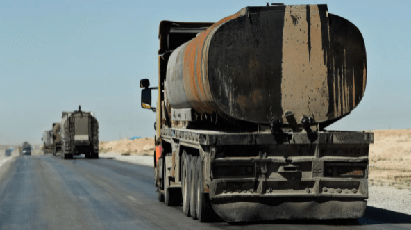 外媒：美军盗采叙利亚石油 非法越境将89辆油罐车运往伊拉克