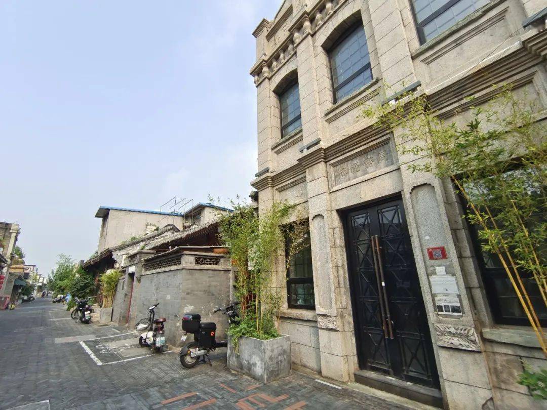 西城区大栅栏街道,自元代北京城建成以来逐渐形成,街长496米,东起煤市