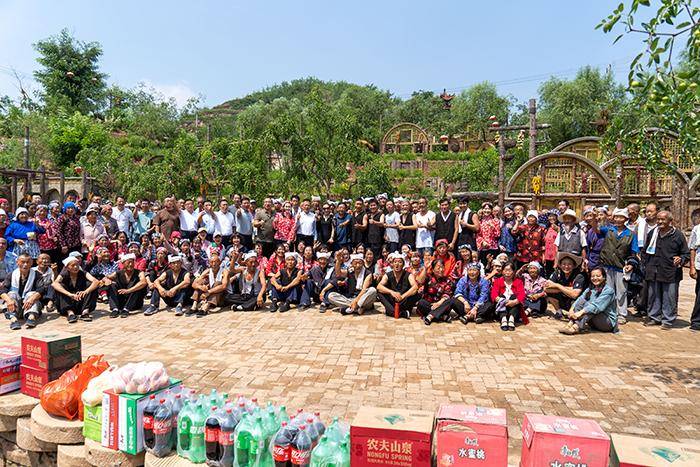 乡村振兴题材公益电影《高高山上一头牛》在佳县拍摄中_文化_赤牛