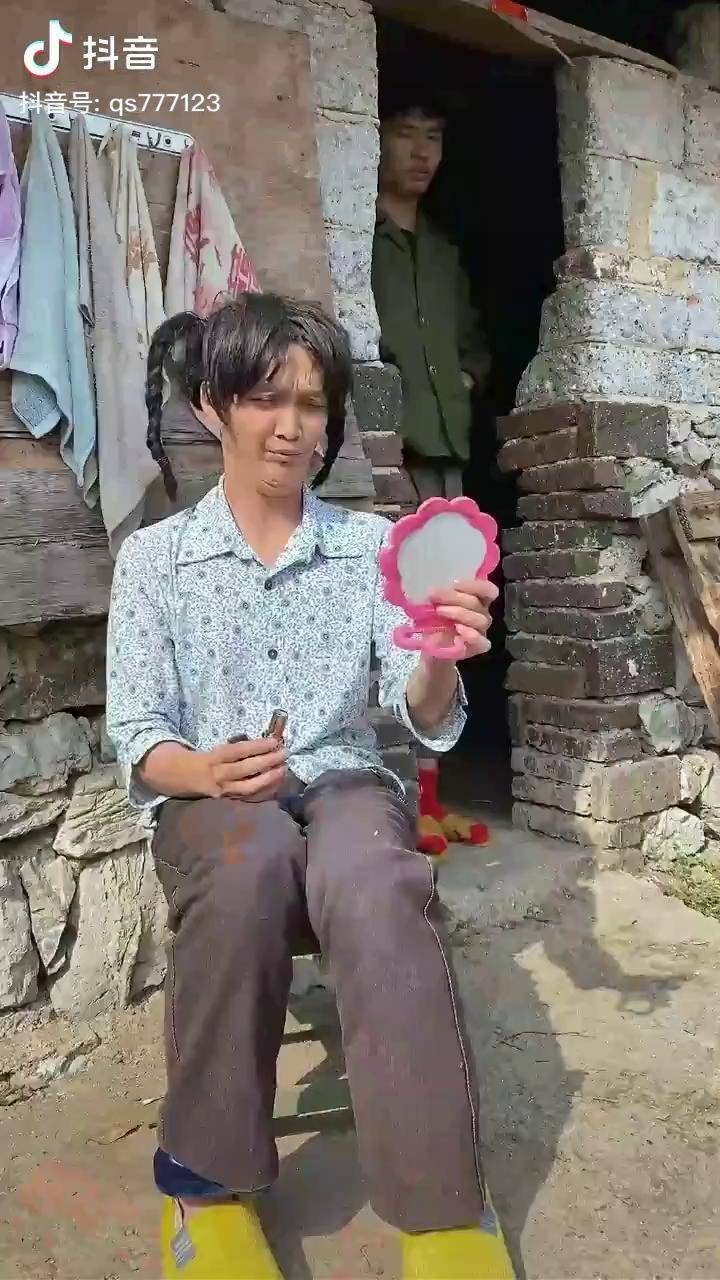 抖音覃小九=覃九三个人资料