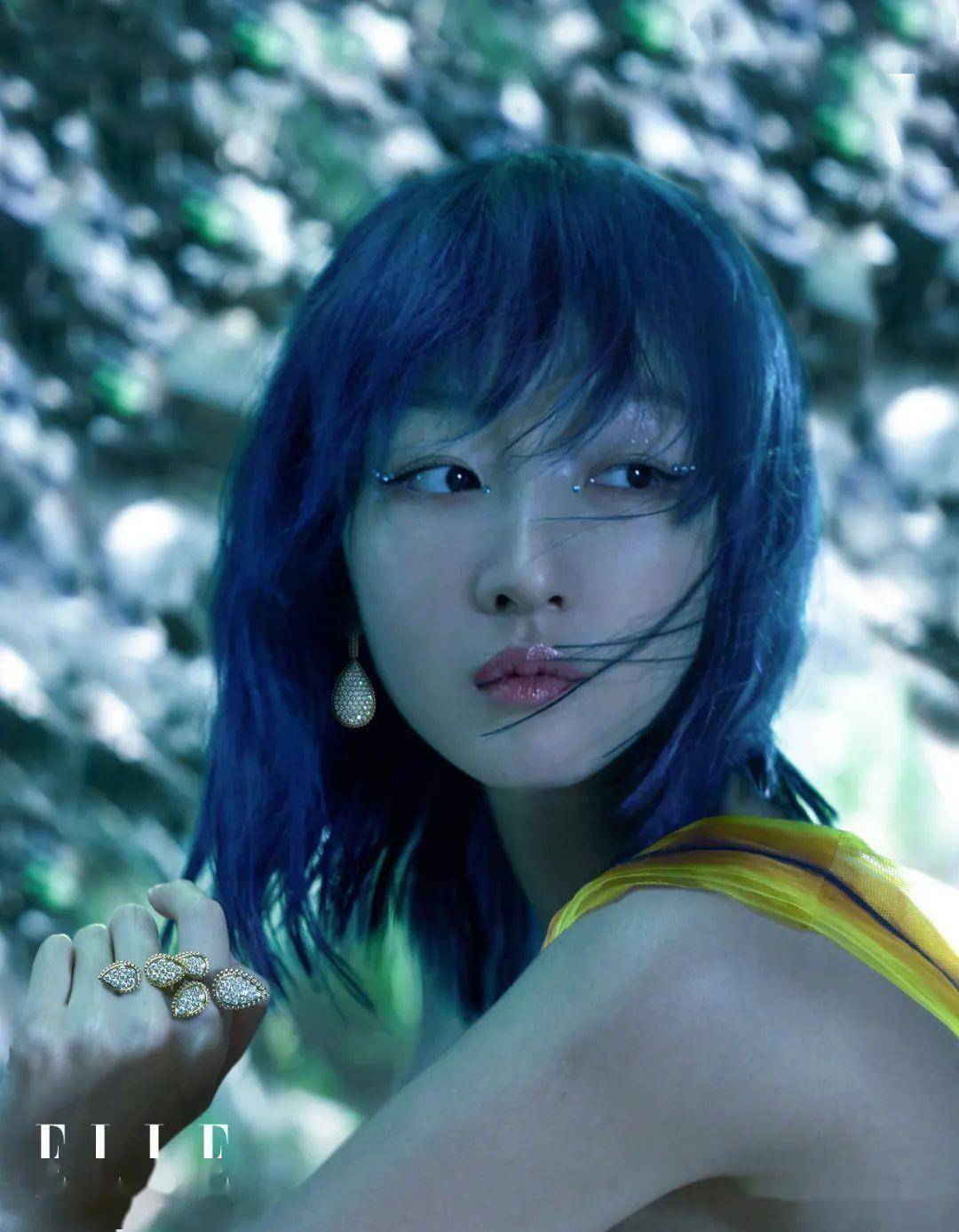 影后周冬雨《elle》金九封面大片,冷调蓝发如精灵般魅惑_双封_合作