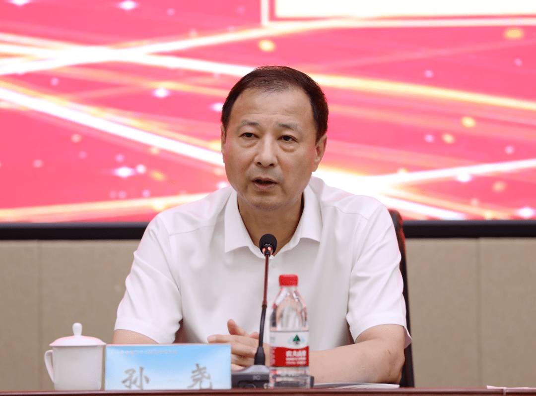 理事长刘昌亚,山东省政府副秘书长黄红光,山东省委教育工委常务副书记