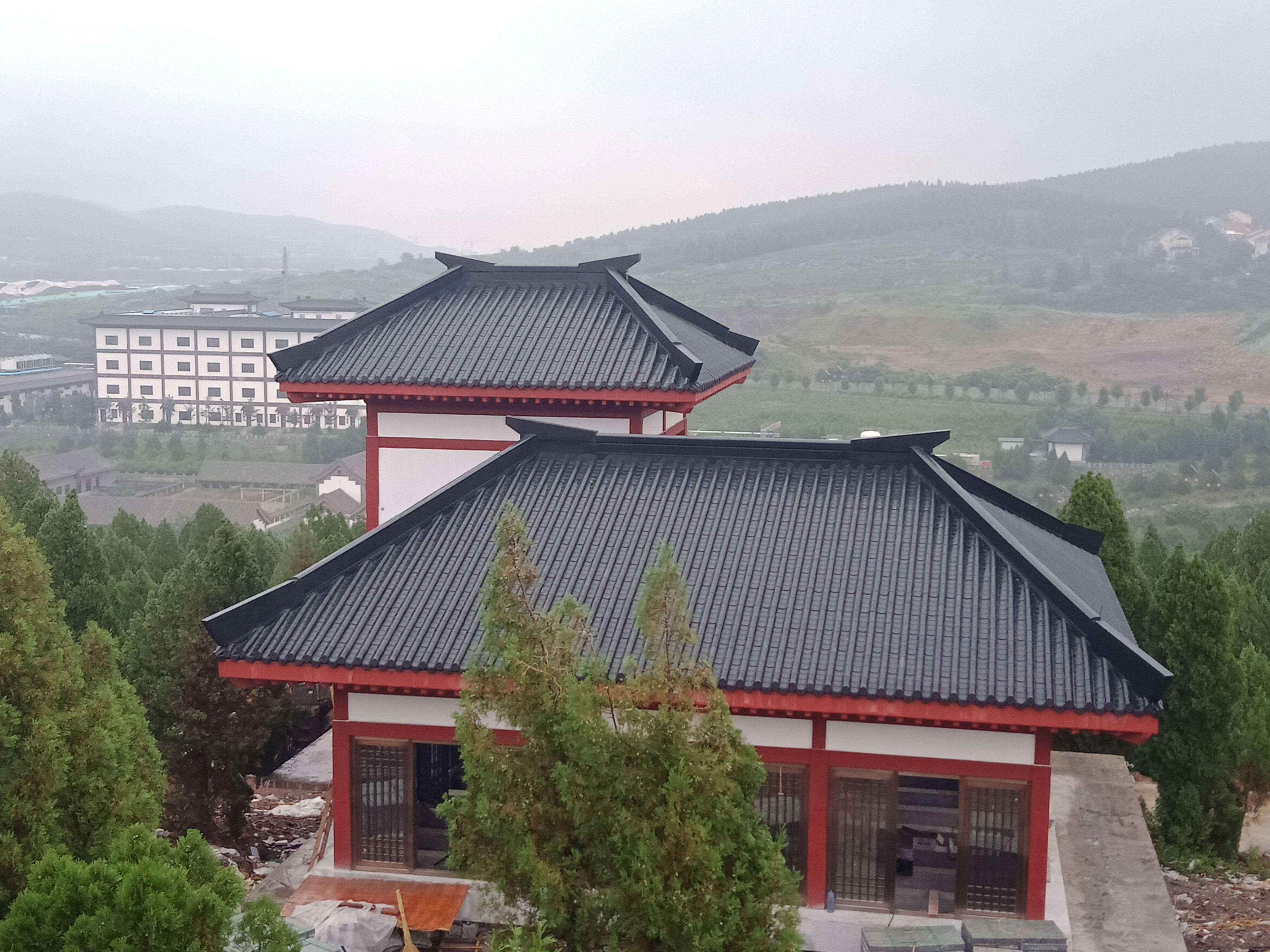 铝镁锰仿古瓦在安装过程中会出现变形的现象吗?_厚度_金属瓦_问题