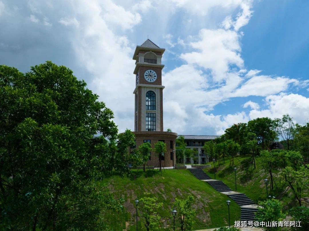 广东最美公园里的高中——中山市永安中学/9月开学_建设_体育馆_钟楼
