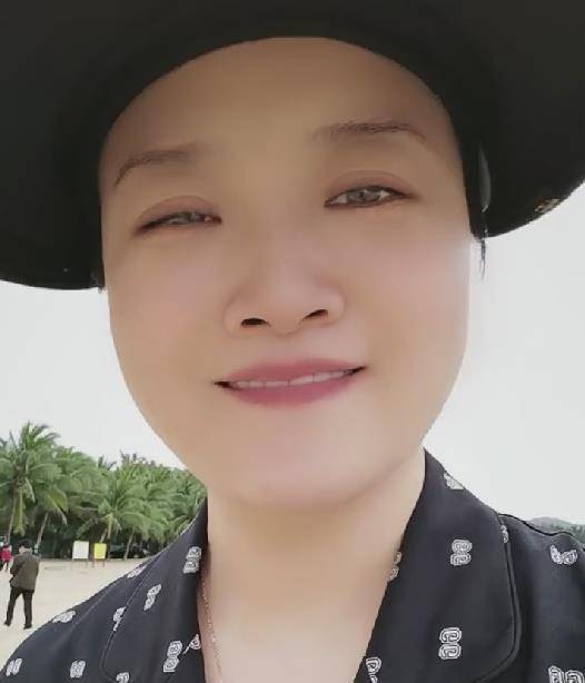 从这段话可以看出,葛珊珊一点抱怨本山传媒,抱怨赵本山的意思都没有