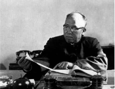 他指挥能力有限,被任命纵队司令员,可能考虑他在东北有一定影响_万毅