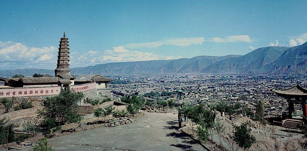 六十年前甘肃兰州，白塔山顶俯视昔日古城，原生态的八盘峡