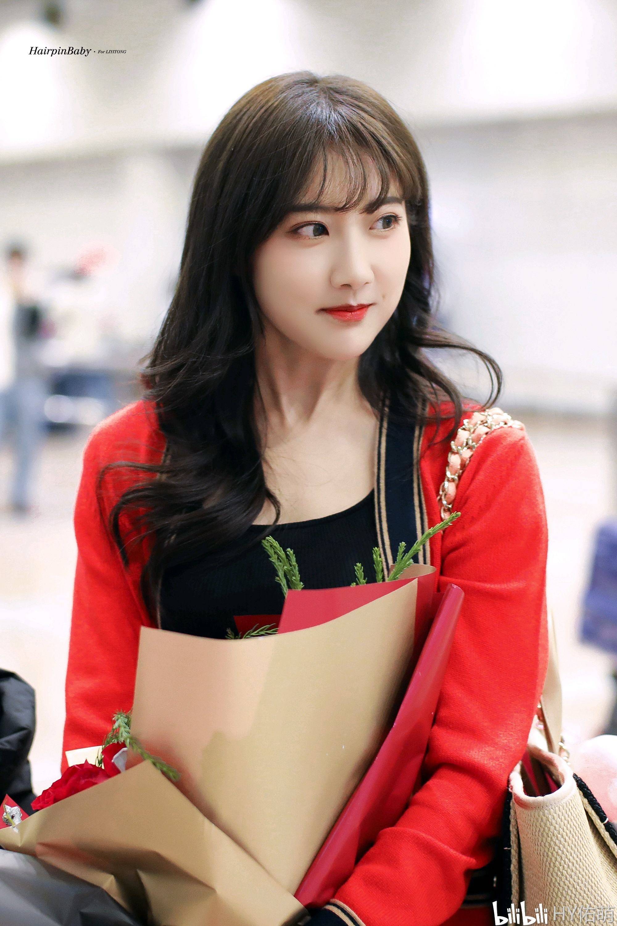 小锵答网友|李艺彤是怎么火起来的?_节目_微博_段子