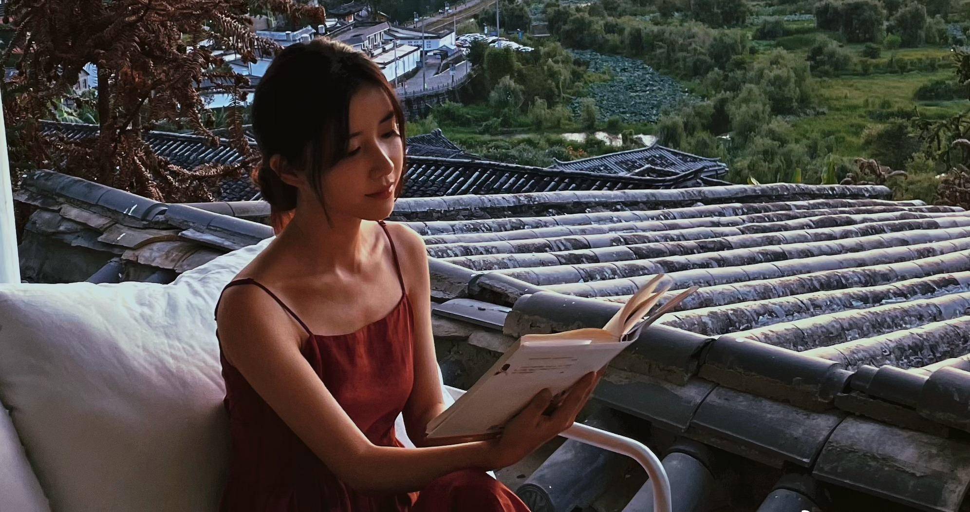 校花女神冠军米咪晒边陲镇游玩写真,景如画,人如玉,壁纸一样_照片