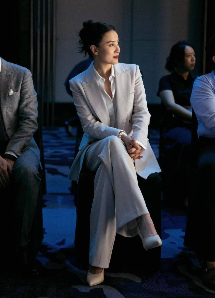 宋佳西装造型亮相maxmara新品发布会 西装搭盘发自信从容_系列_max
